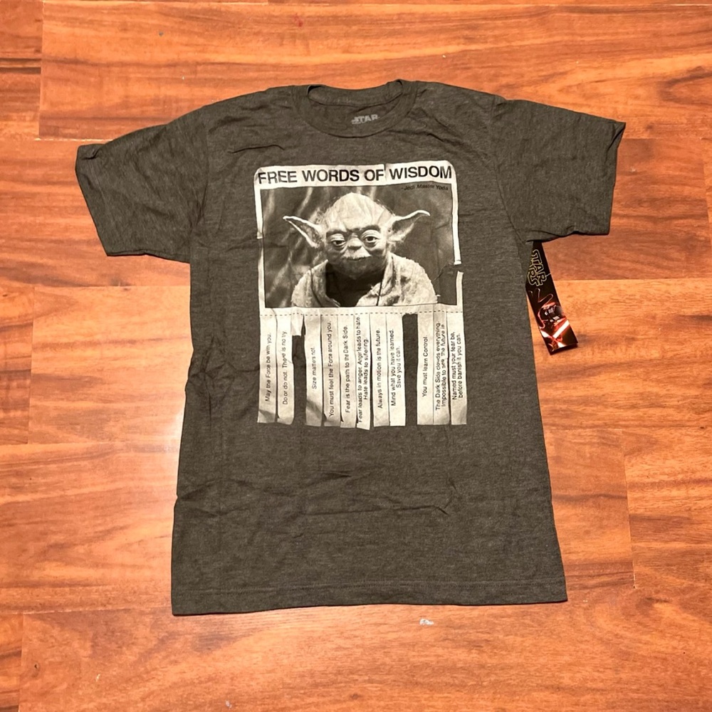 NWT Men’s Star Wars Yoda Graphic T-shirt